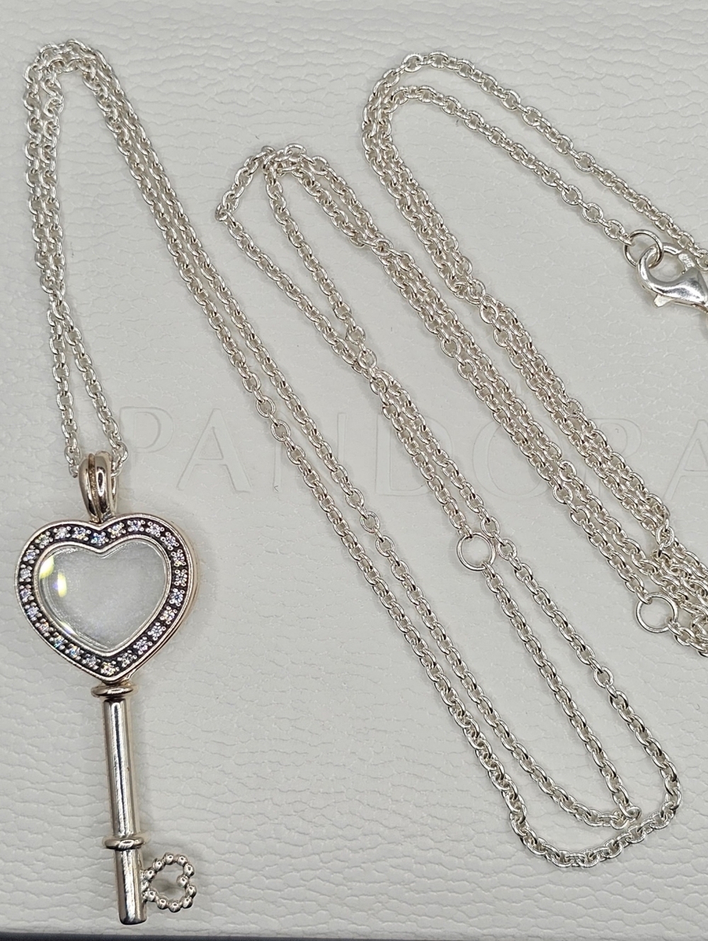 ♥️Authentic Pandora ⭐️RETIRED⭐️ LOCKET NECKLACE